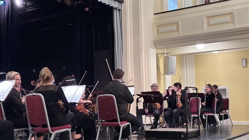 Zagrebačka filharmonija ponovno ispunila Hrvatski dom u Vukovaru: Večer Sorkočevića, Mozarta i Beethovena