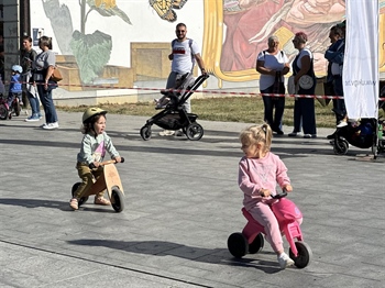 Mali Vukovarci na dva, tri i četiri kotača: Središtem grada zavladali najmlađi biciklisti