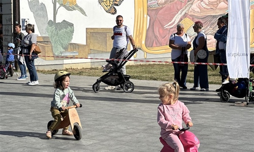Mali Vukovarci na dva, tri i četiri kotača: Središtem grada zavladali...
