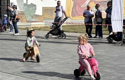 Mali Vukovarci na dva, tri i četiri kotača: Središtem grada zavladali...