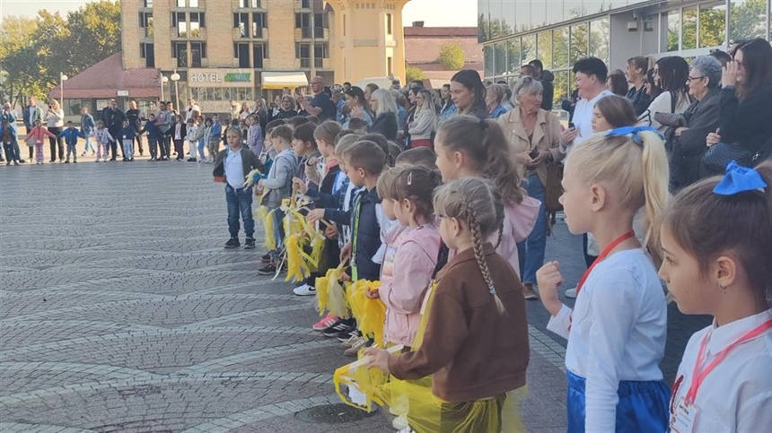 Dječji tjedan u Vukovaru: trg ispunili dječji osmijesi, pjesma i ples