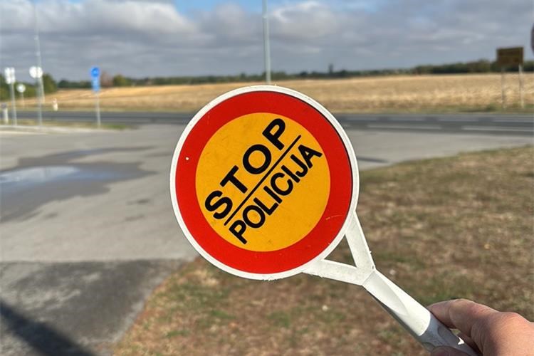 Dvije prometne nesreće s ozlijeđenima u Vukovaru i kod Bobote: Pješakinju udario automobil, vozačica pobjegla