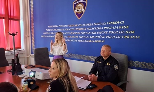 Djeca u automobilima i dalje u opasnosti: policajce educirali o...
