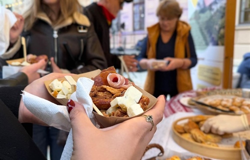 Vinkovci okupljeni oko tradicije: Slavonski specijaliteti i tamburaši...