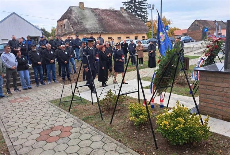 Rajevo Selo odalo počast braniteljima: Sjećanje na žrtvu i hrabrost...